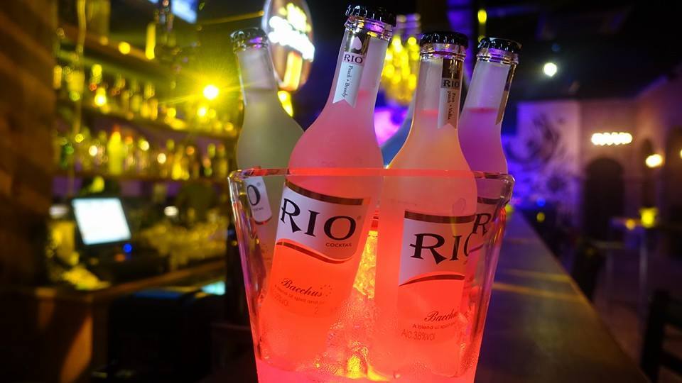 不争气的一杯倒 但是又时常有盆友约酒 或者想去酒吧high一下的皇后