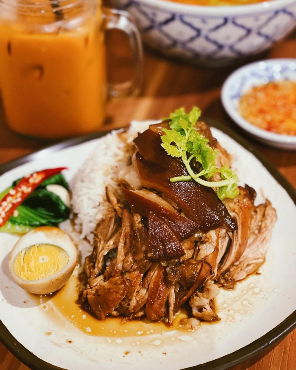 kin kao young一秒置身泰国街头网友力荐「泰式猪脚饭」软糯可口,人间